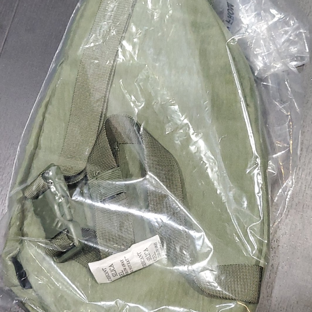New fw20 supreme olive sling bag - Picture 2 of 5